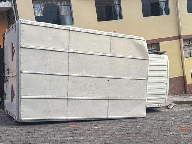 global-gruas-quito-rescates-vehiculos